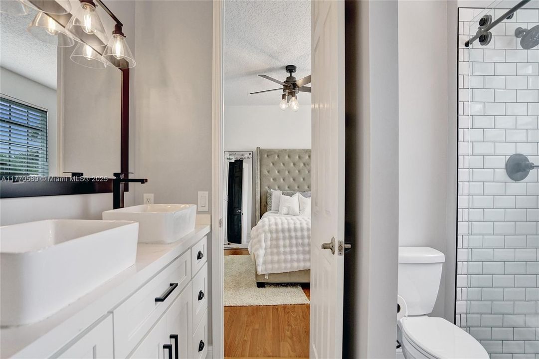 Recently Sold: $1,350,000 (6 beds, 4 baths, 3957 Square Feet)