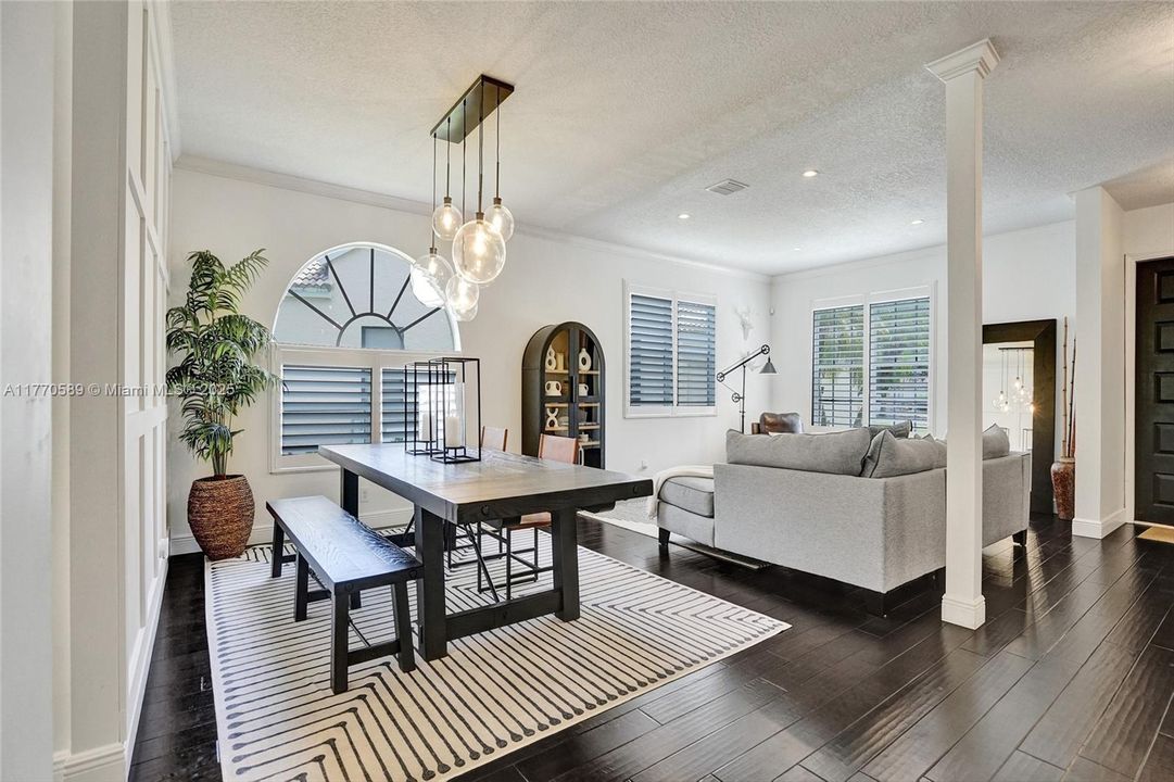 Recently Sold: $1,350,000 (6 beds, 4 baths, 3957 Square Feet)