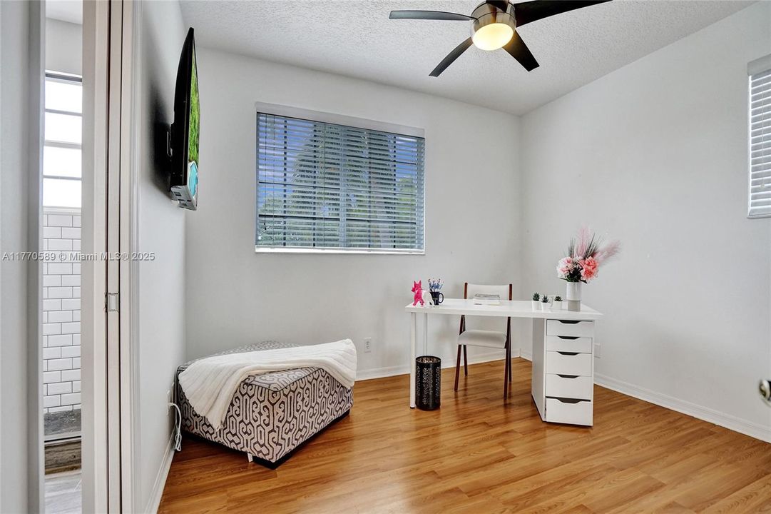 Recently Sold: $1,350,000 (6 beds, 4 baths, 3957 Square Feet)