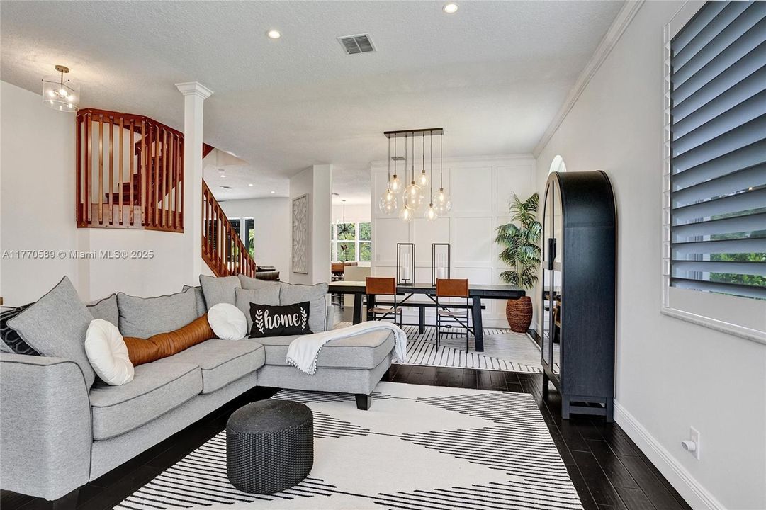 Recently Sold: $1,350,000 (6 beds, 4 baths, 3957 Square Feet)