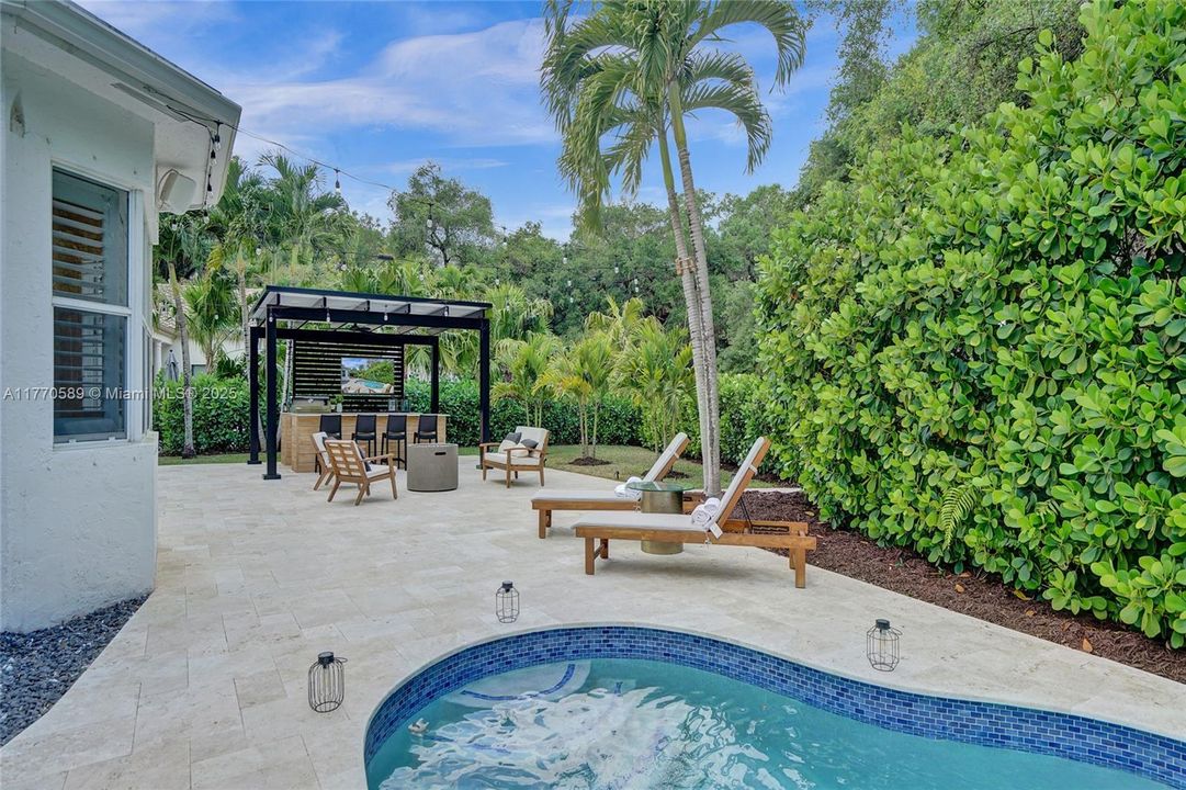 Recently Sold: $1,350,000 (6 beds, 4 baths, 3957 Square Feet)