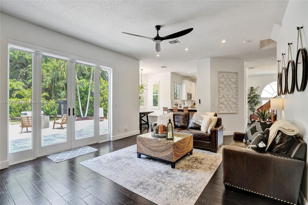 Recently Sold: $1,350,000 (6 beds, 4 baths, 3957 Square Feet)