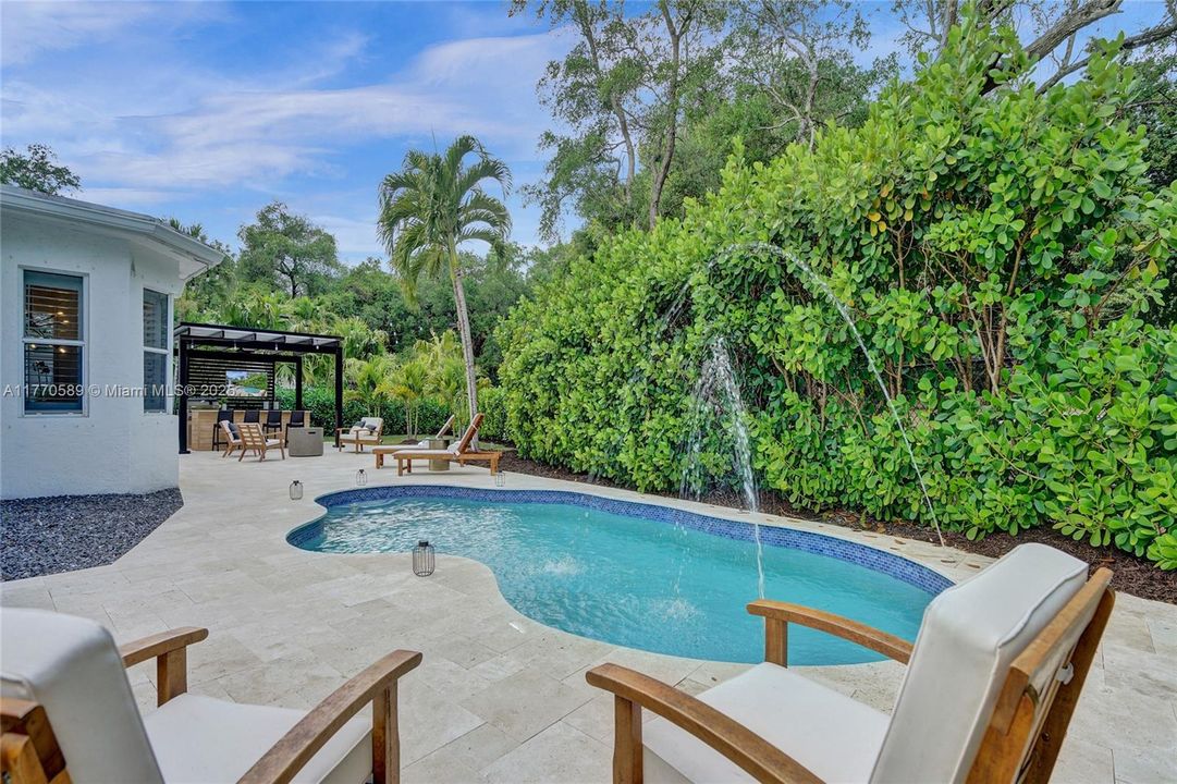 Recently Sold: $1,350,000 (6 beds, 4 baths, 3957 Square Feet)