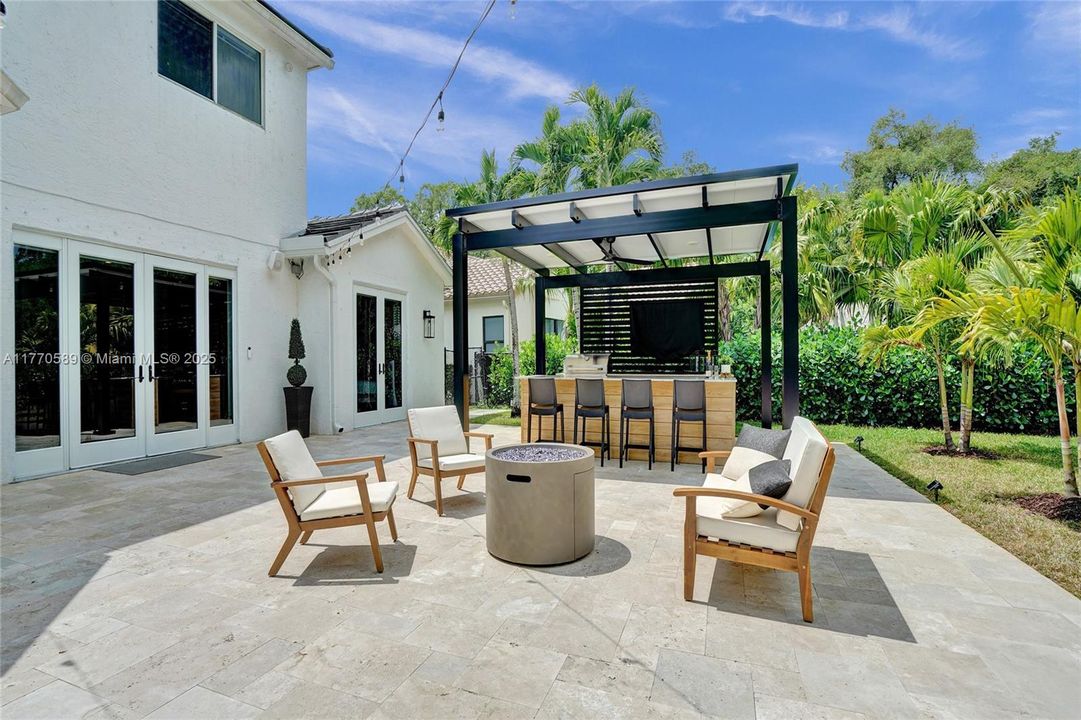 Recently Sold: $1,350,000 (6 beds, 4 baths, 3957 Square Feet)