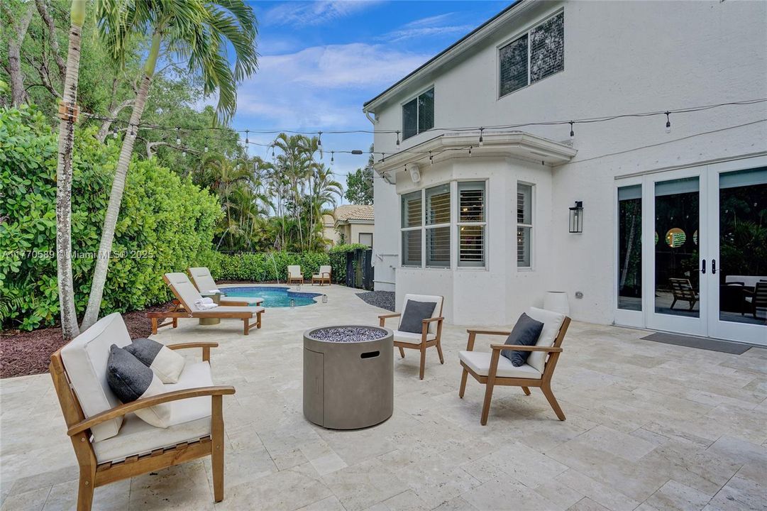 Recently Sold: $1,350,000 (6 beds, 4 baths, 3957 Square Feet)