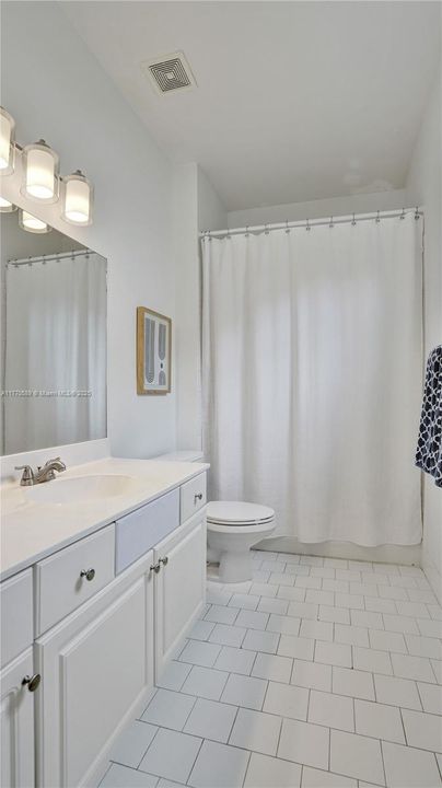 Recently Sold: $1,350,000 (6 beds, 4 baths, 3957 Square Feet)