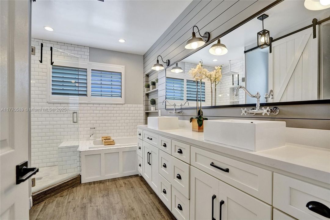 Recently Sold: $1,350,000 (6 beds, 4 baths, 3957 Square Feet)