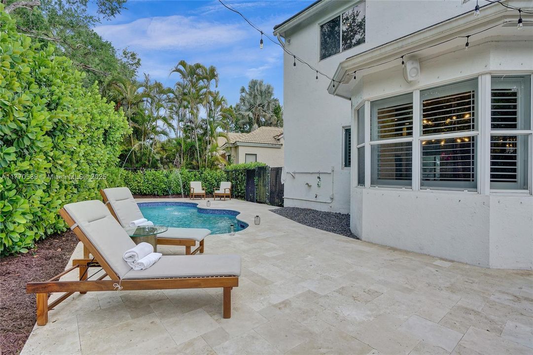 Recently Sold: $1,350,000 (6 beds, 4 baths, 3957 Square Feet)