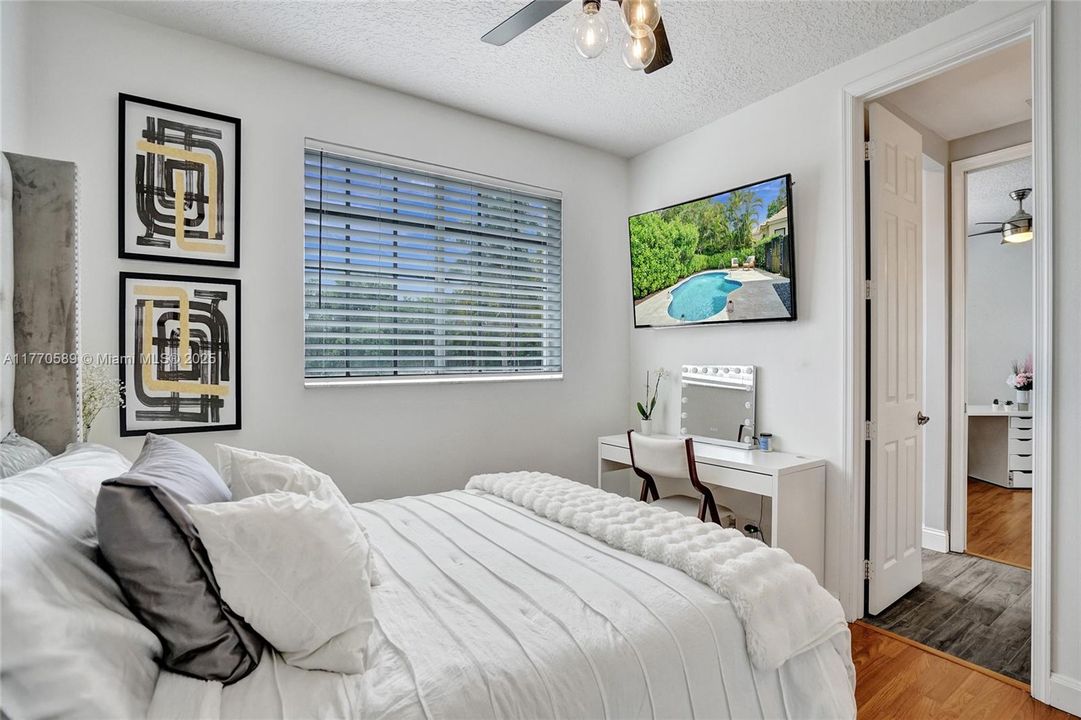 Recently Sold: $1,350,000 (6 beds, 4 baths, 3957 Square Feet)