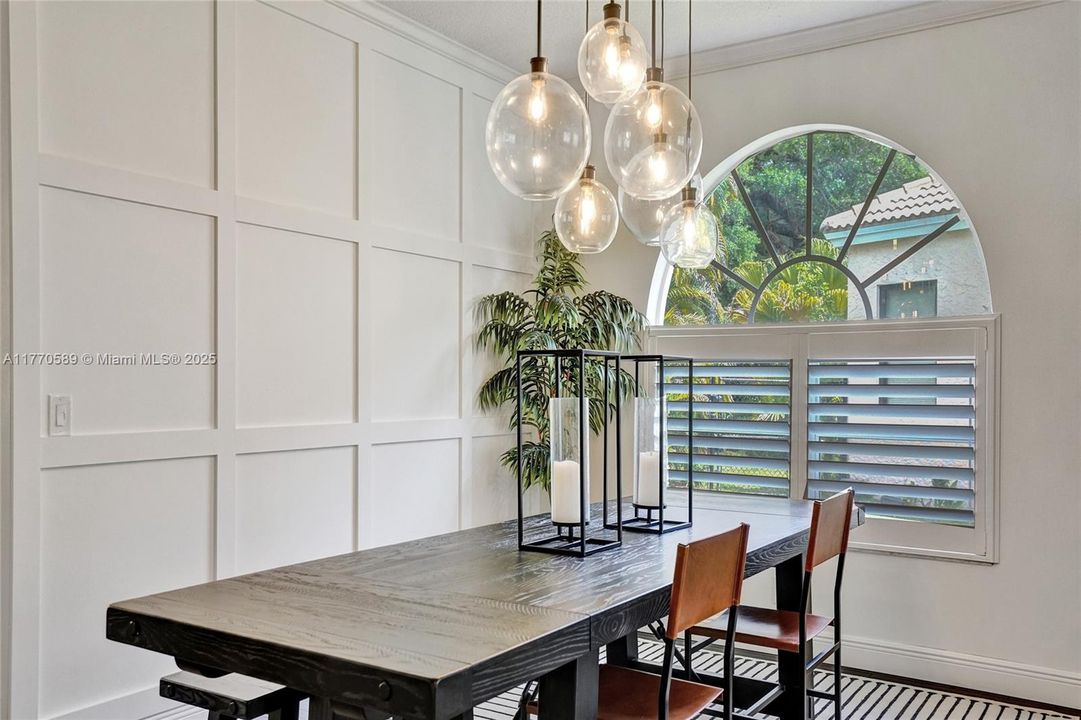 Recently Sold: $1,350,000 (6 beds, 4 baths, 3957 Square Feet)