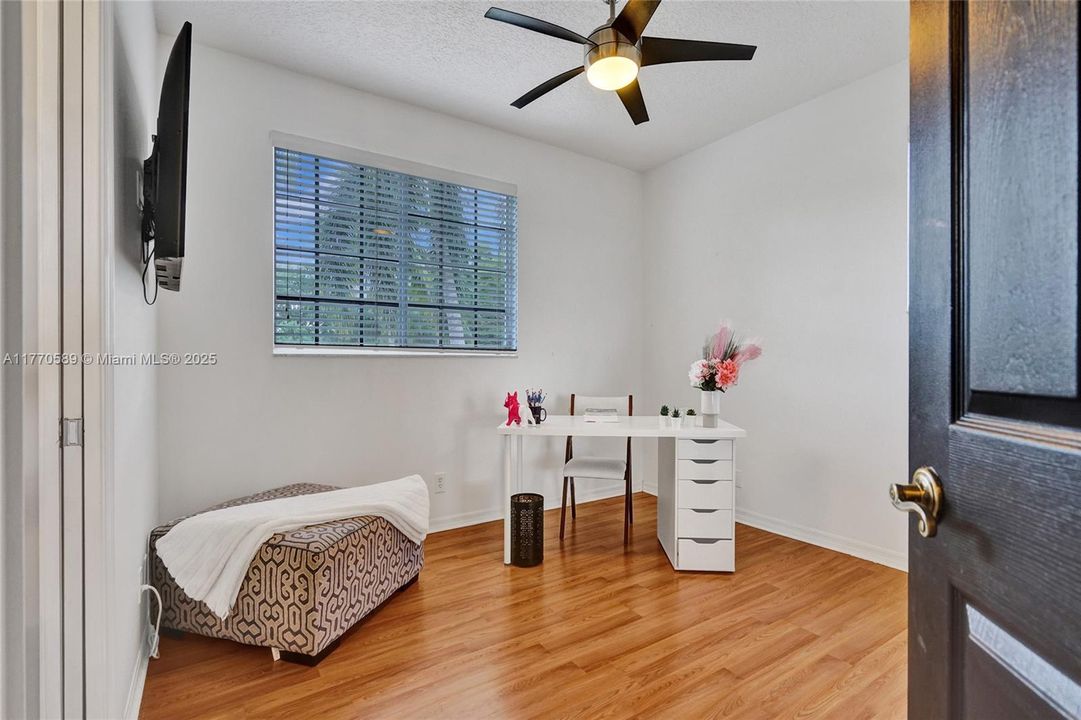 Recently Sold: $1,350,000 (6 beds, 4 baths, 3957 Square Feet)