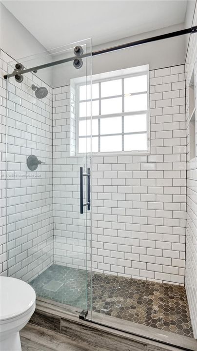 Recently Sold: $1,350,000 (6 beds, 4 baths, 3957 Square Feet)