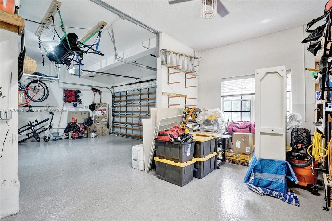 Recently Sold: $1,350,000 (6 beds, 4 baths, 3957 Square Feet)