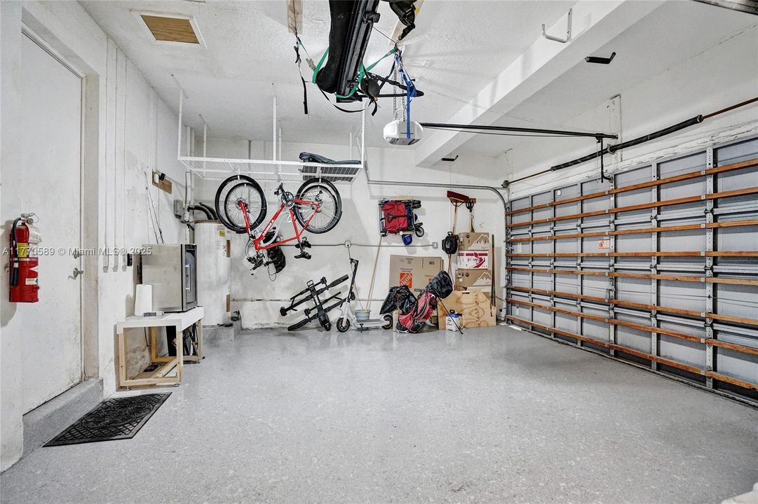 Recently Sold: $1,350,000 (6 beds, 4 baths, 3957 Square Feet)