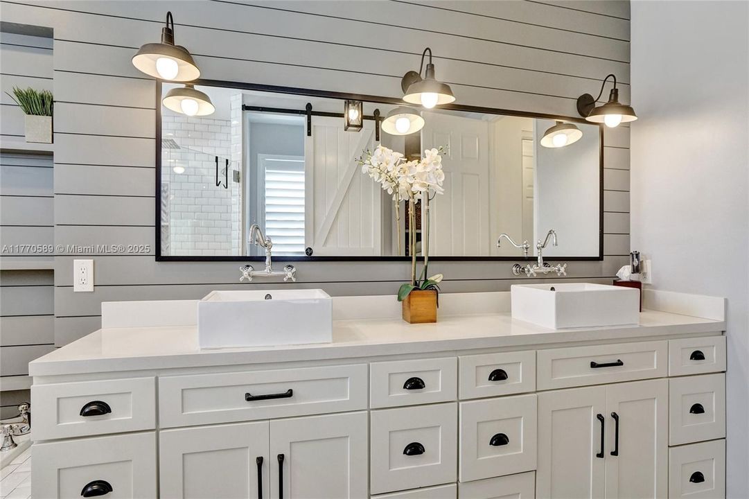 Recently Sold: $1,350,000 (6 beds, 4 baths, 3957 Square Feet)