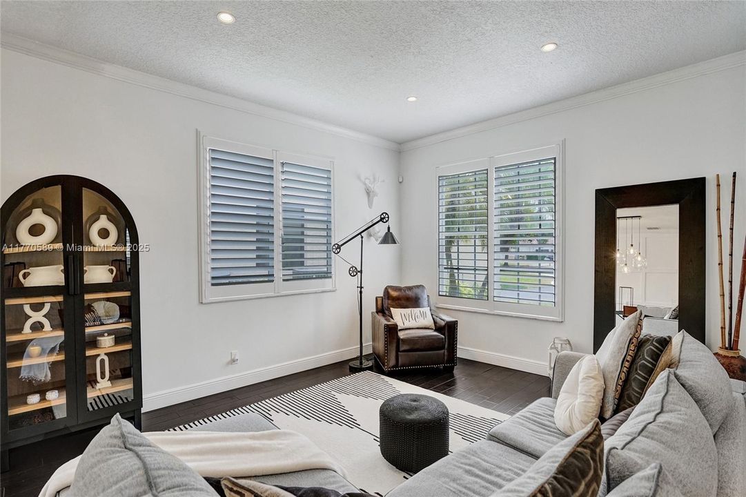 Recently Sold: $1,350,000 (6 beds, 4 baths, 3957 Square Feet)