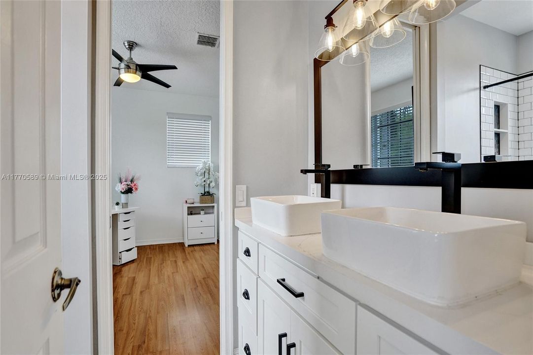 Recently Sold: $1,350,000 (6 beds, 4 baths, 3957 Square Feet)