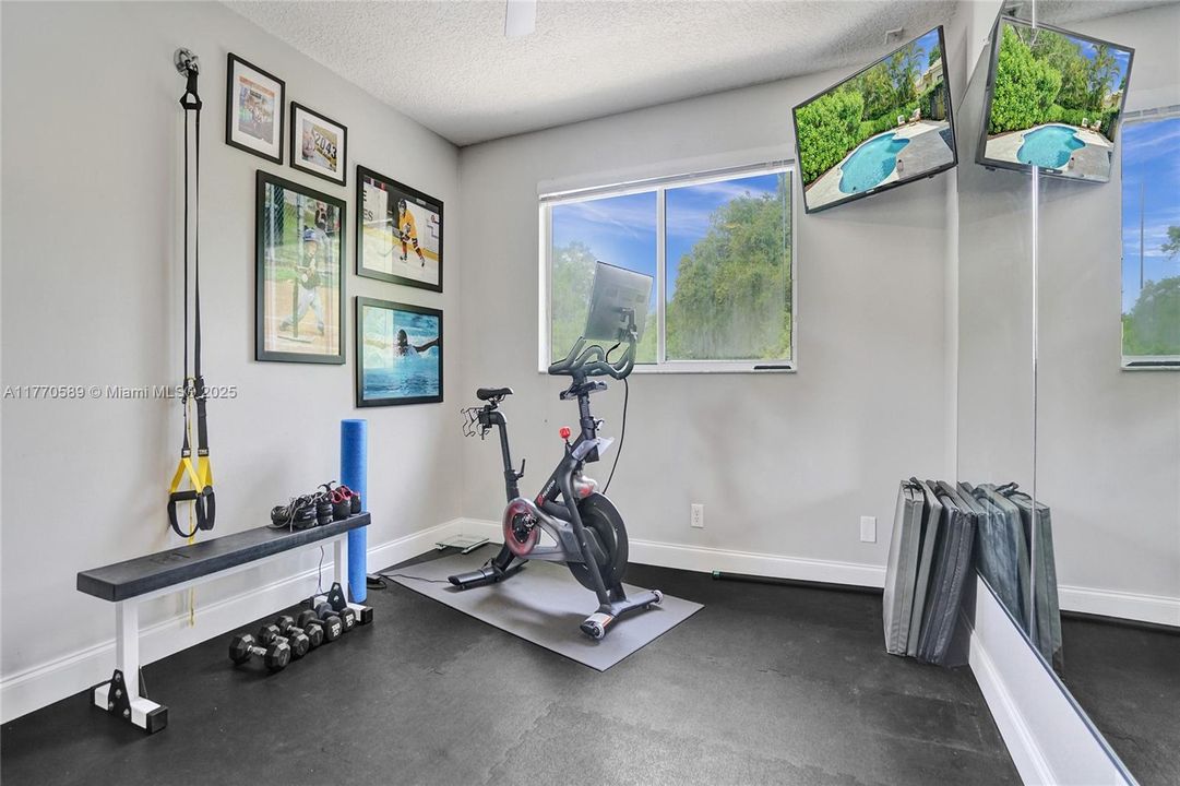 Recently Sold: $1,350,000 (6 beds, 4 baths, 3957 Square Feet)