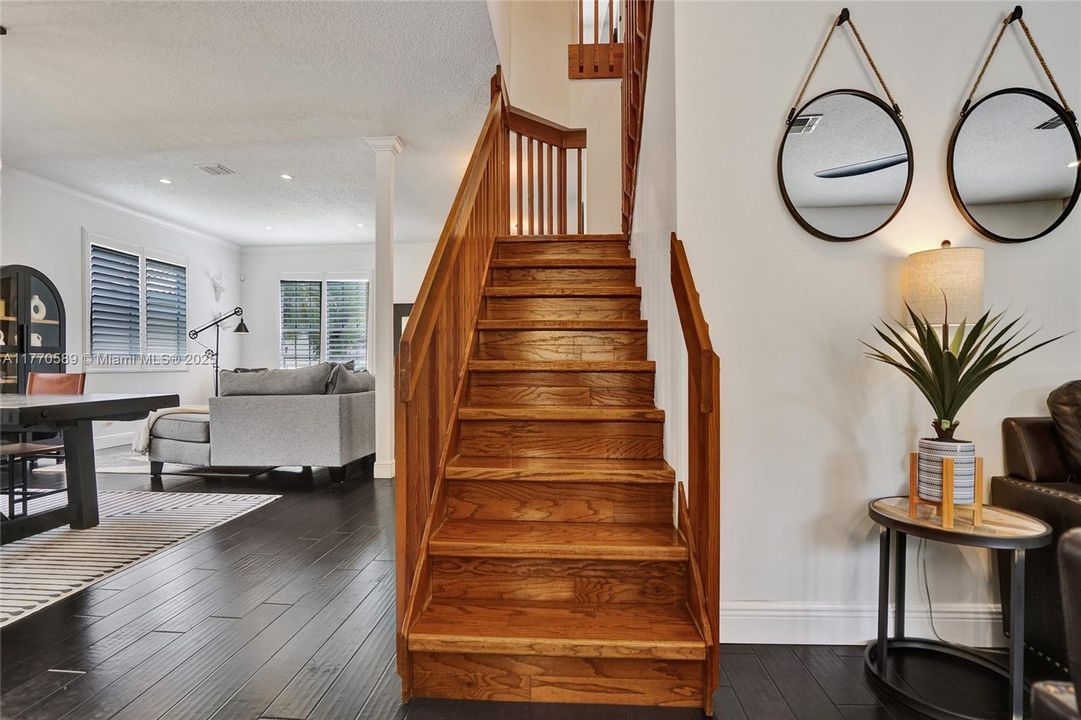 Recently Sold: $1,350,000 (6 beds, 4 baths, 3957 Square Feet)