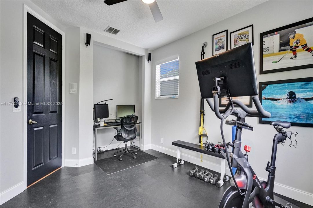 Recently Sold: $1,350,000 (6 beds, 4 baths, 3957 Square Feet)