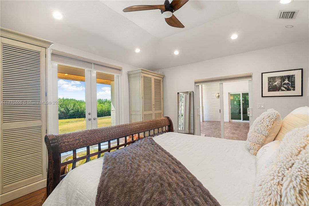 For Sale: $1,895,000 (3 beds, 2 baths, 2556 Square Feet)