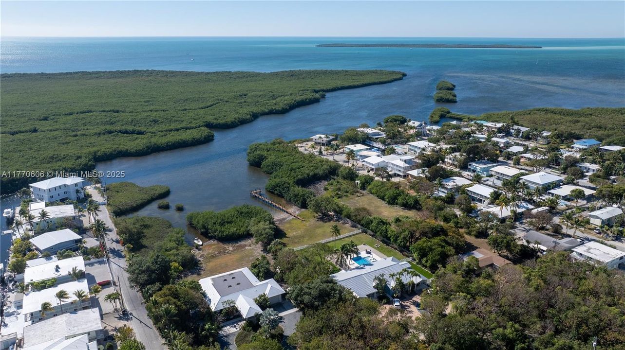 For Sale: $1,895,000 (3 beds, 2 baths, 2556 Square Feet)