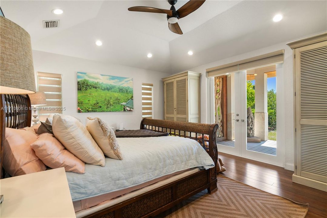 For Sale: $1,895,000 (3 beds, 2 baths, 2556 Square Feet)