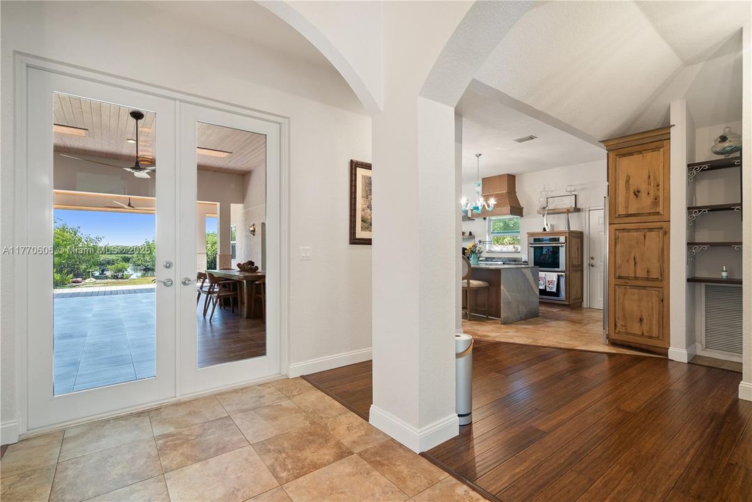 For Sale: $1,895,000 (3 beds, 2 baths, 2556 Square Feet)