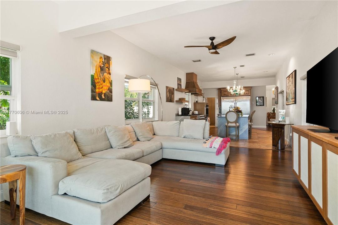 For Sale: $1,895,000 (3 beds, 2 baths, 2556 Square Feet)