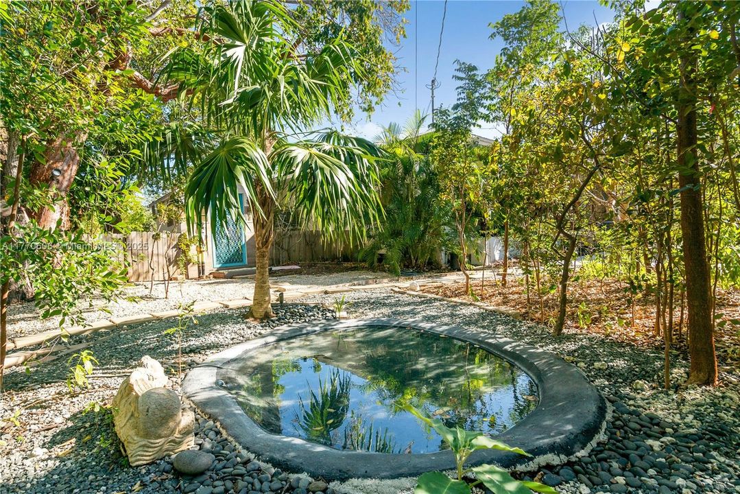 For Sale: $1,895,000 (3 beds, 2 baths, 2556 Square Feet)