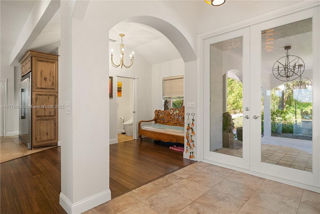 For Sale: $1,895,000 (3 beds, 2 baths, 2556 Square Feet)