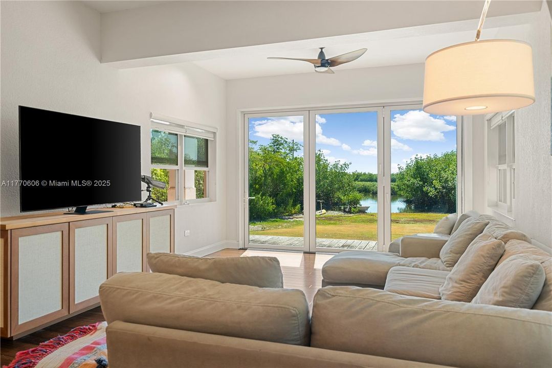 For Sale: $1,895,000 (3 beds, 2 baths, 2556 Square Feet)