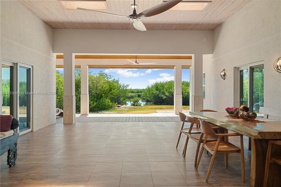 For Sale: $1,895,000 (3 beds, 2 baths, 2556 Square Feet)