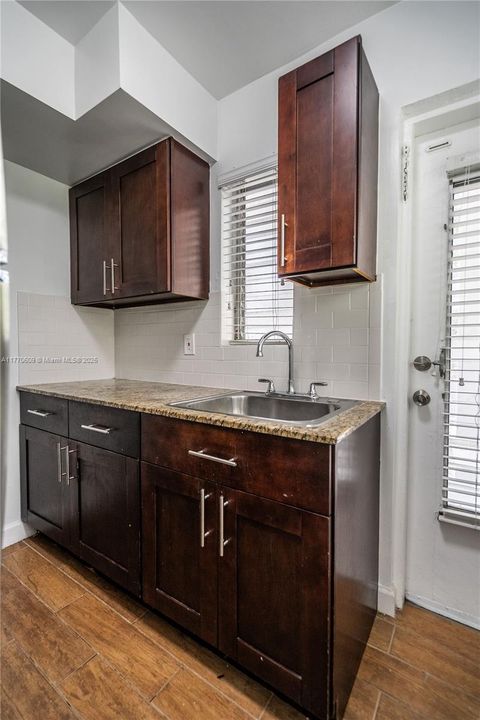 Recently Rented: $1,775 (1 beds, 1 baths, 650 Square Feet)