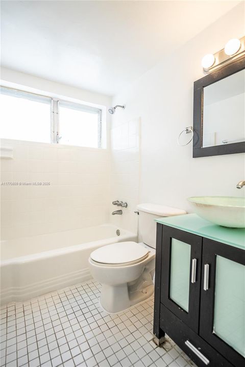 Recently Rented: $1,775 (1 beds, 1 baths, 650 Square Feet)