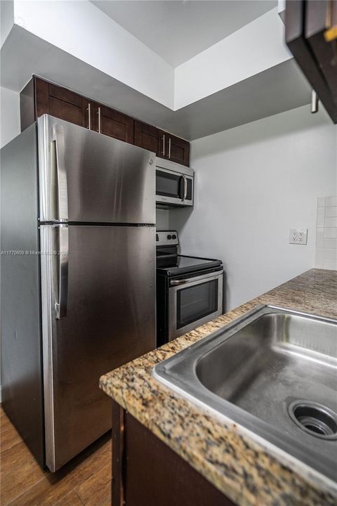 Recently Rented: $1,775 (1 beds, 1 baths, 650 Square Feet)