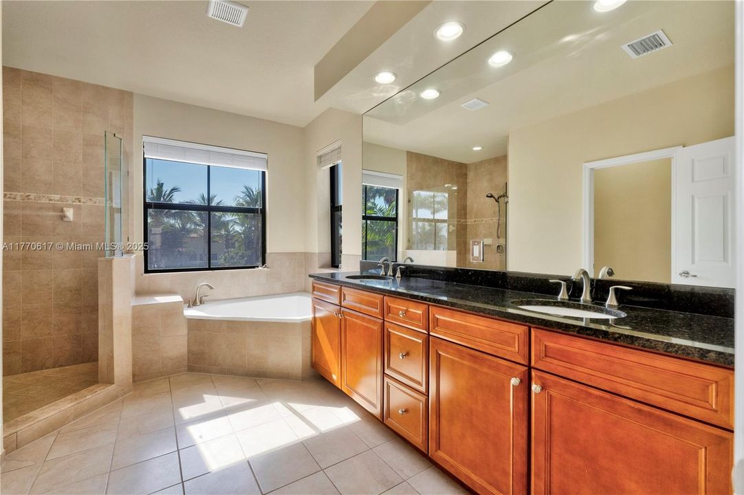 Recientemente alquilado: $5,500 (4 camas, 3 baños, 2548 Pies cuadrados)