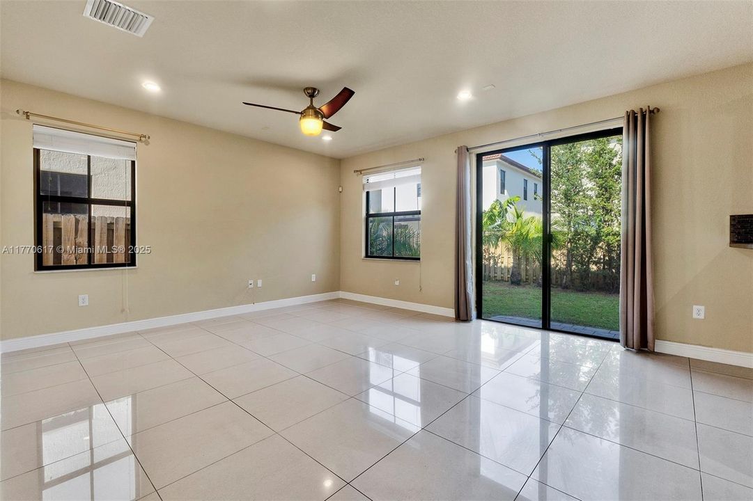 Recientemente alquilado: $5,500 (4 camas, 3 baños, 2548 Pies cuadrados)