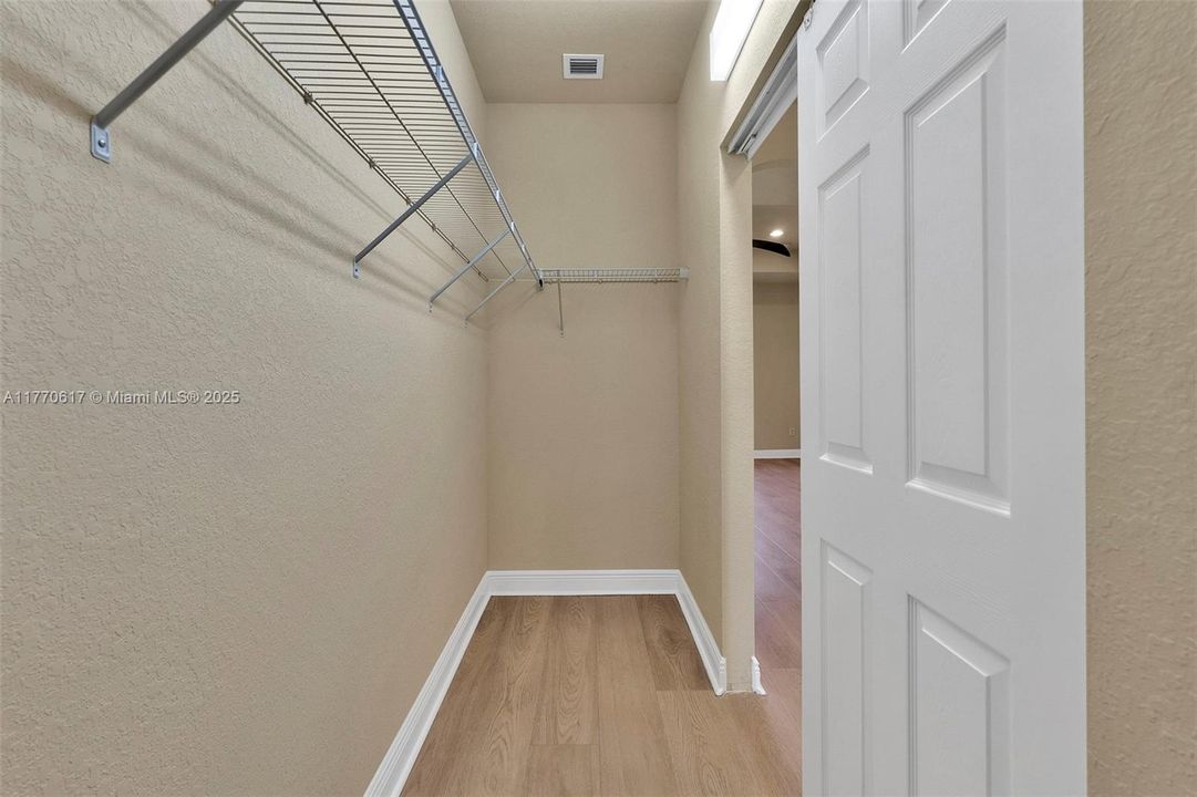 Recientemente alquilado: $5,500 (4 camas, 3 baños, 2548 Pies cuadrados)