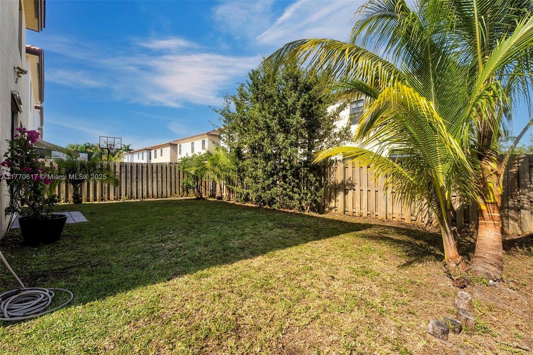 Recientemente alquilado: $5,500 (4 camas, 3 baños, 2548 Pies cuadrados)