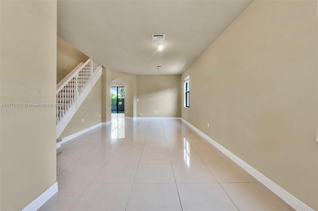 Recientemente alquilado: $5,500 (4 camas, 3 baños, 2548 Pies cuadrados)