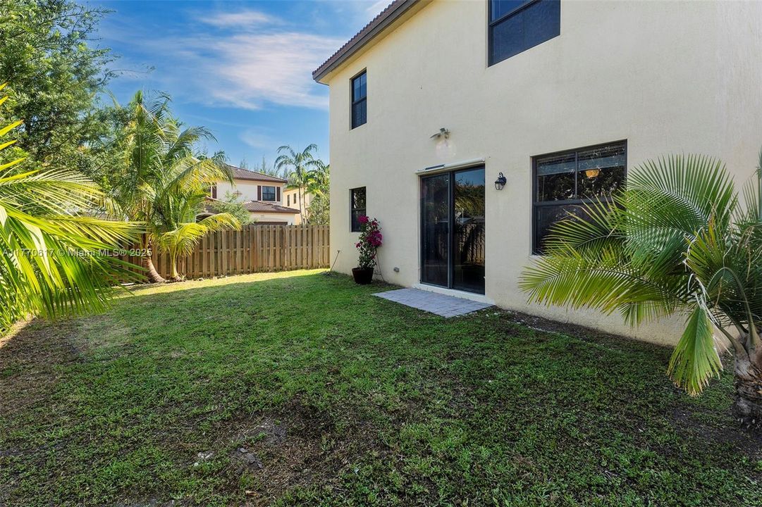 Recientemente alquilado: $5,500 (4 camas, 3 baños, 2548 Pies cuadrados)