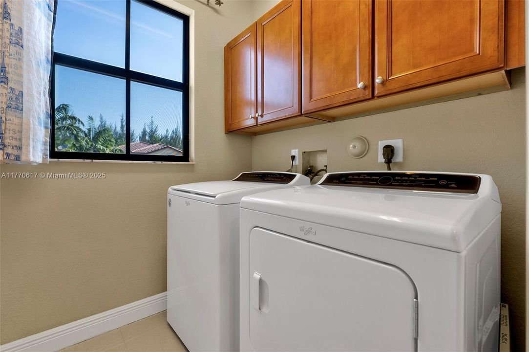 Recientemente alquilado: $5,500 (4 camas, 3 baños, 2548 Pies cuadrados)