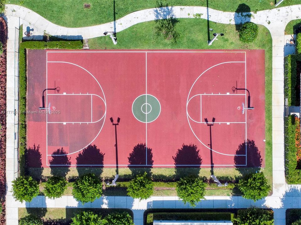 Recientemente alquilado: $5,500 (4 camas, 3 baños, 2548 Pies cuadrados)