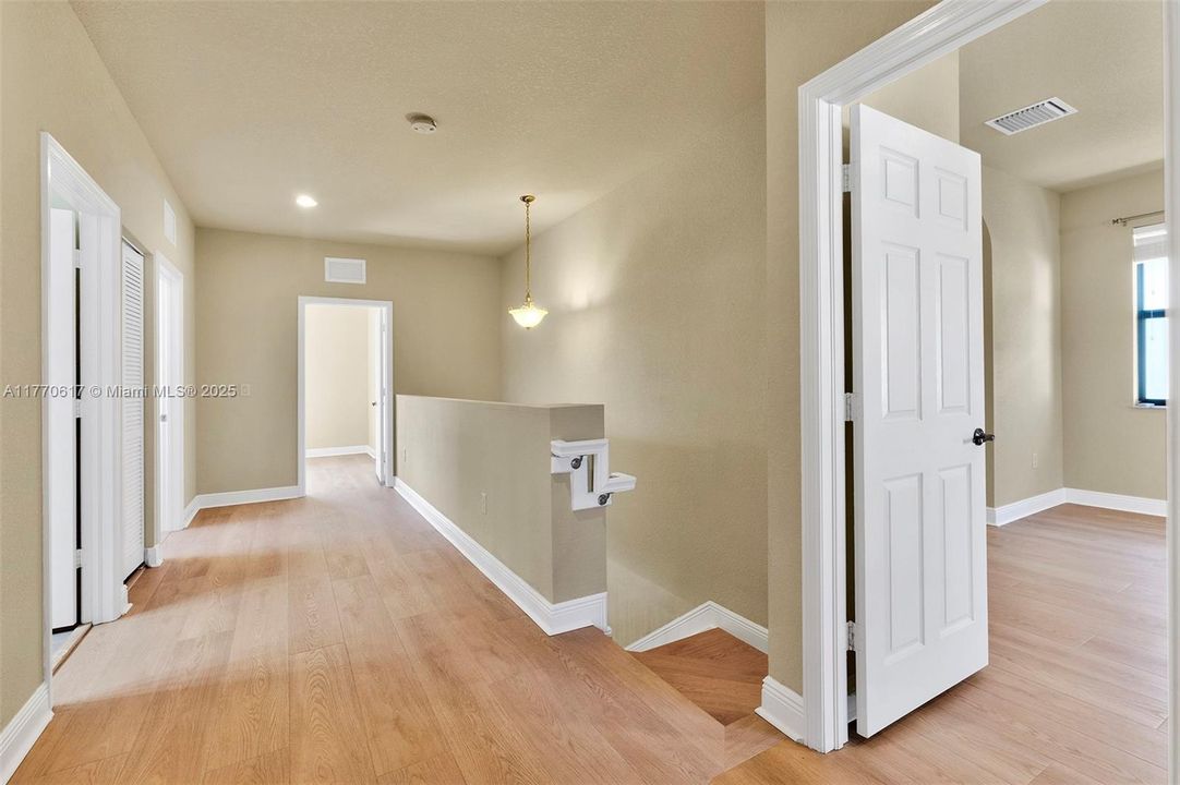 Recientemente alquilado: $5,500 (4 camas, 3 baños, 2548 Pies cuadrados)