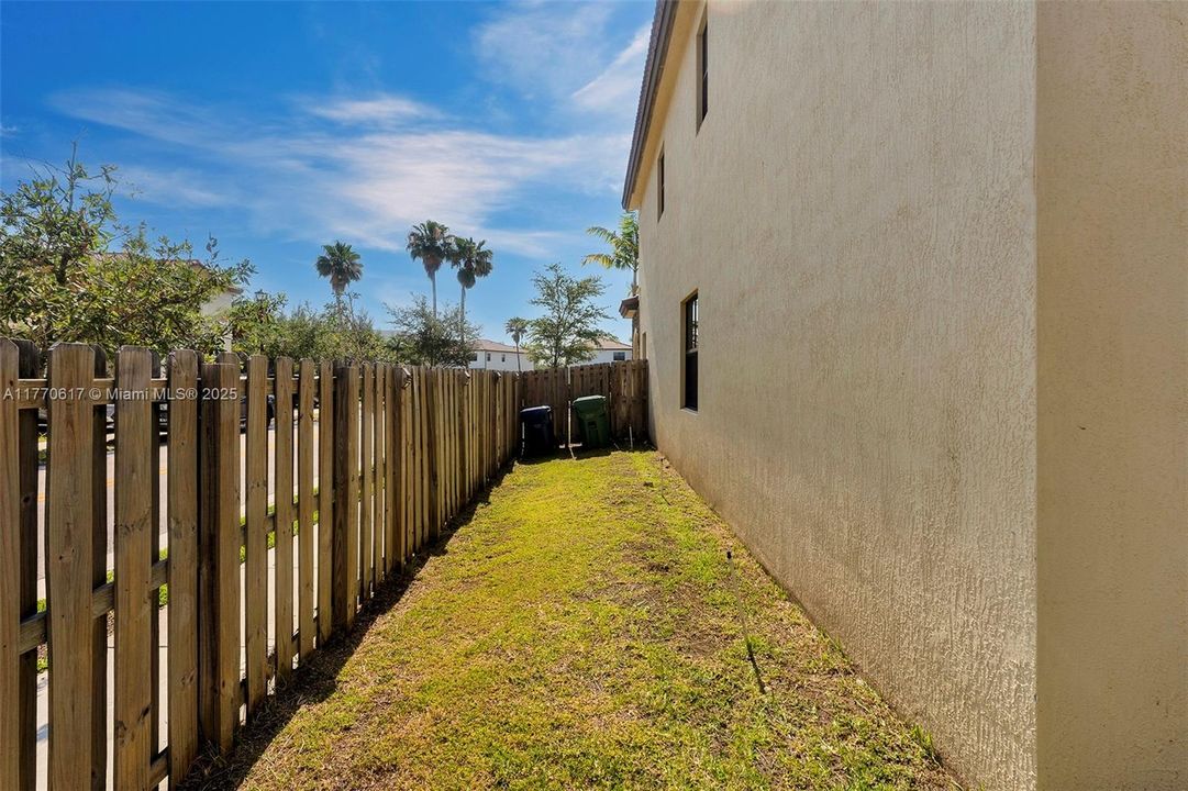 Recientemente alquilado: $5,500 (4 camas, 3 baños, 2548 Pies cuadrados)