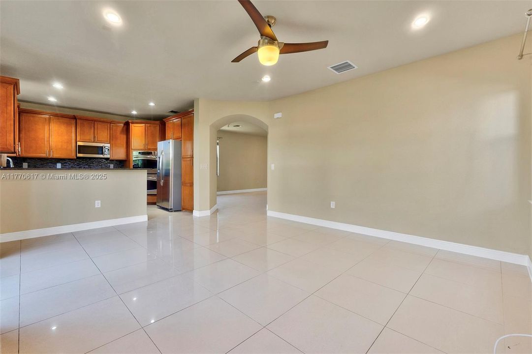 Recientemente alquilado: $5,500 (4 camas, 3 baños, 2548 Pies cuadrados)