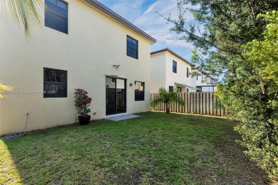 Recientemente alquilado: $5,500 (4 camas, 3 baños, 2548 Pies cuadrados)