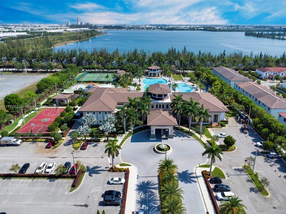 Recientemente alquilado: $5,500 (4 camas, 3 baños, 2548 Pies cuadrados)