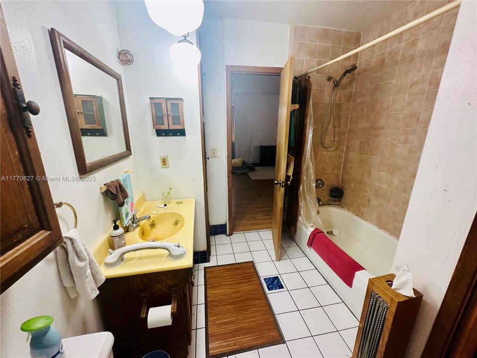 Vendido Recientemente: $450,000 (3 camas, 1 baños, 1165 Pies cuadrados)